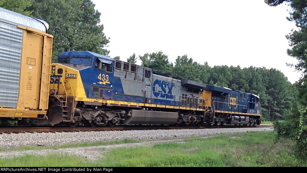 CSX 5258 leads 433 southbound